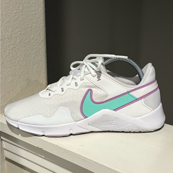 Wmns Nike Legend Essential 2 / White Green Glow  / CQ9545 100 / Great Shape Sz 8 - Picture 4 of 9